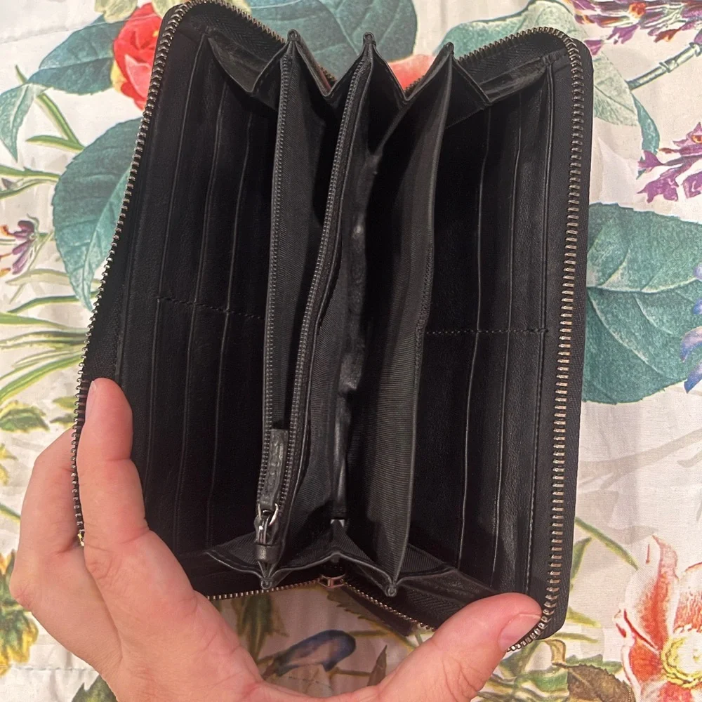 Gucci Black Leather Wallet with Red and Green Stripe - Picture 7 of 9